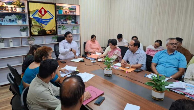 धामी सरकार की सख्ती, डेंगू पर सभी विभाग होंगे एकजुट