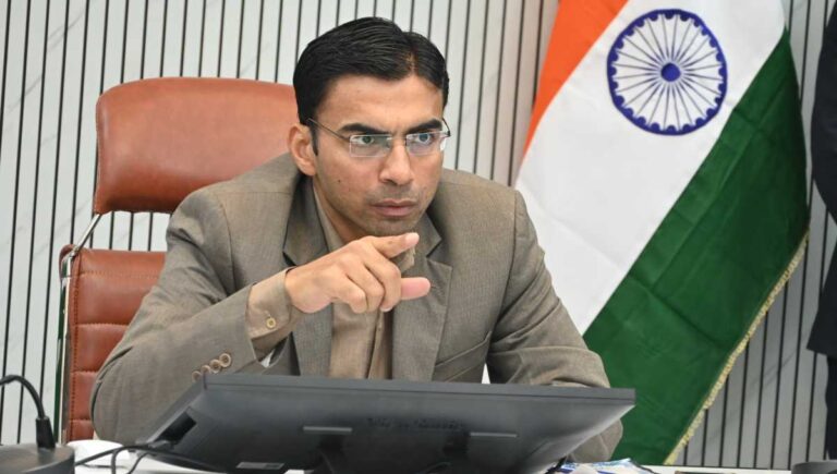 जनसुरक्षा दाव पर रख रोड़ कटिंग; सुरक्षा मानकों की अनदेखी पर यूपीसीएल, जलसंस्थान, गेल के अधिकारियों ठेकेदारों पर मुकदमें दर्ज,