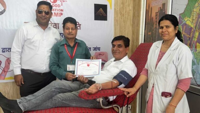 मानव सेवा समिति ने आयोजित किया रक्तदान शिविर, डॉ. अनिल वर्मा सम्मानित