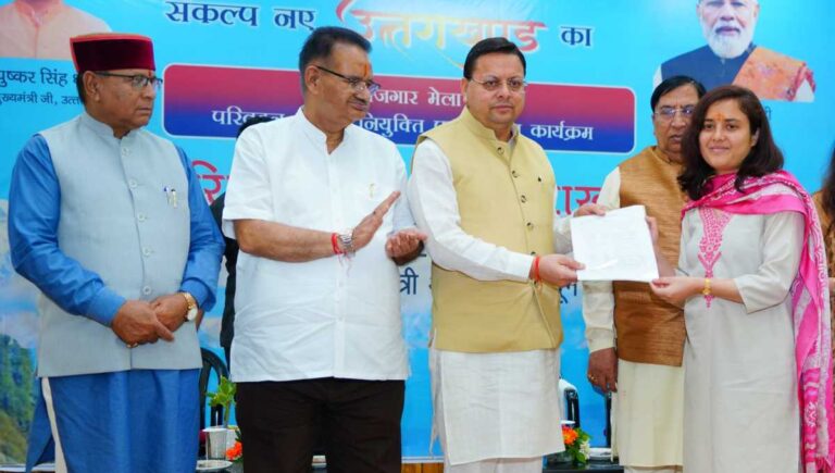 सीएम धामी ने 112 नवनियुक्त परिवहन आरक्षियों को नियुक्ति पत्र प्रदान किये