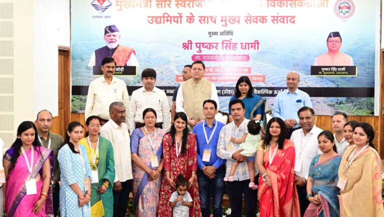 मुख्य सेवक संवाद के तहत मुख्यमंत्री सौर स्वरोजगार योजना के विकासकर्ताओं के साथ सीएम ने किया संवाद