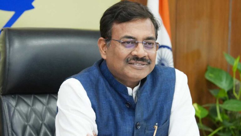 मुख्य सचिव आनंद बर्द्धन ने सिंचाई विभाग द्वारा जल संरक्षण हेतु बनाये जा रहे चेक डैम की समीक्षा की