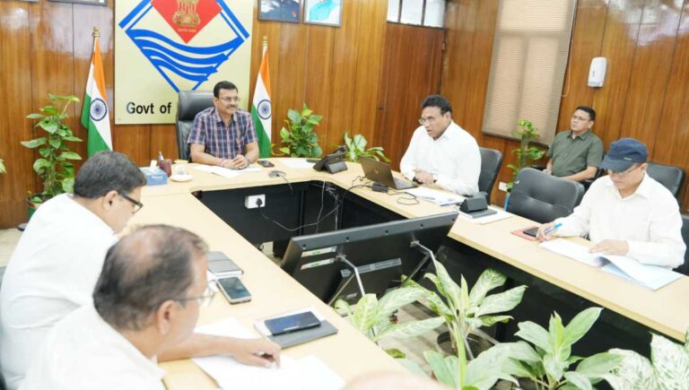मुख्य सचिव आनन्द बर्द्धन ने सचिवालय में सिंचाई एवं लघु सिंचाई विभाग की समीक्षा की