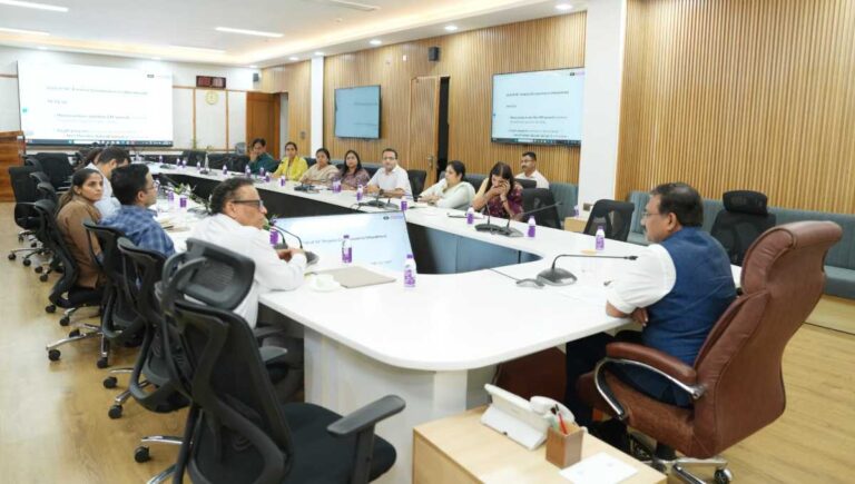 मुख्य सचिव आनंद बर्द्धन ने शुक्रवार को सचिवालय में 16वें वित्त आयोग के उत्तराखण्ड दौरे की तैयारियों के सम्बन्ध में बैठक ली