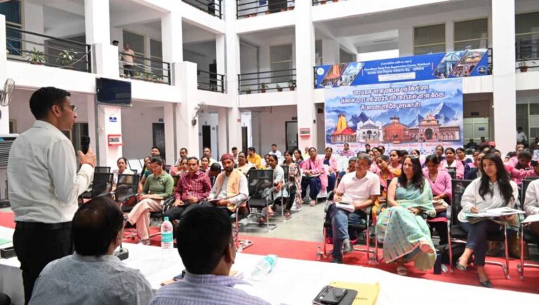 मुख्यमंत्री की प्रेरणा से अग्रणी पक्ति के योद्धाओं को सशक्त बनाते डीएम सविन