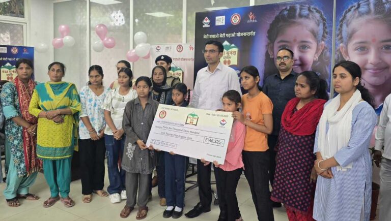 शिक्षा हैं दुनिया सबसे शक्तिशाली हथियार, शिक्षा के लिए अपनी स्पार्क को जिंदा रखें बेटियाँः डीएम