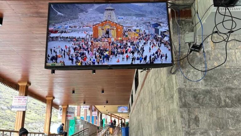 अब आस्था पथ और मंदिर प्रांगण से होंगे बाबा केदारनाथ के दर्शन, केदारपुरी में लगाए गए एलसीडी टीवी