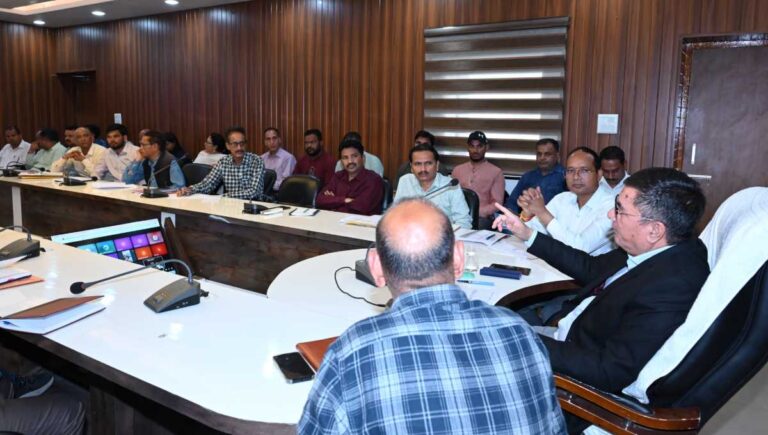 डीएम उत्तरकाशी ने समान नागरिक संहिता पोर्टल के क्रियान्वयन की प्रगति की समीक्षा की