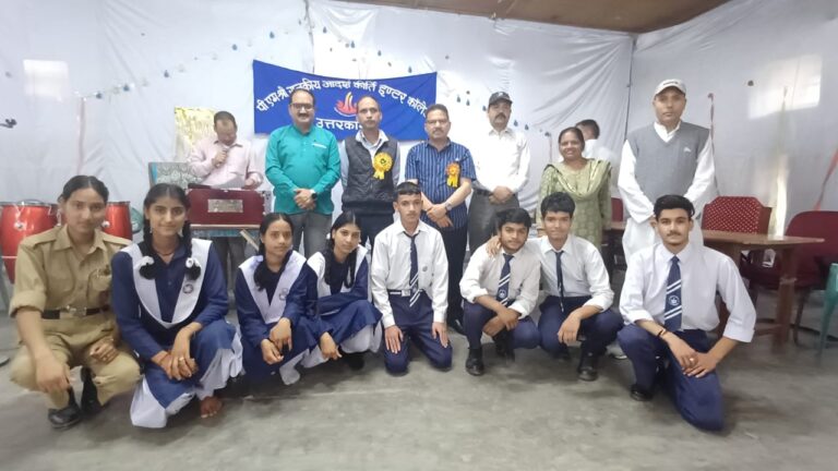 कीर्ति इंटर कॉलेज उत्तरकाशी में देश के लिए लड़ने वाले सैनिको याद में देशभक्ति कार्यक्रम आयोजित
