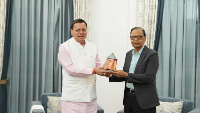 मुख्यमंत्री धामी ने किया उत्तराखंड दौरे पर आए 16वें वित्त आयोग के अध्यक्ष डॉ अरविंद पनगढ़िया का स्वागत