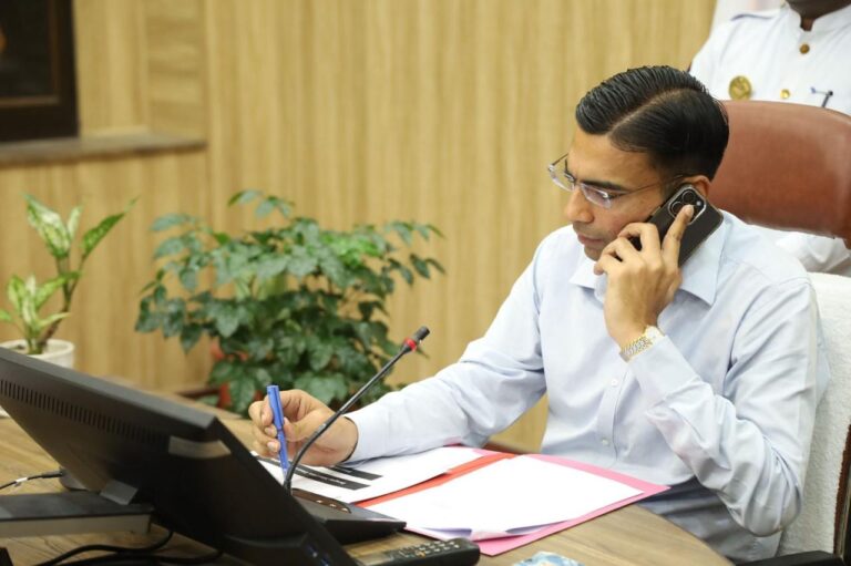 जिला प्रशासन ने विद्युत विभाग को कराया  जन के प्रति उनकी जिम्मेदारी एवं  प्रशासन की शक्तियों का आभास