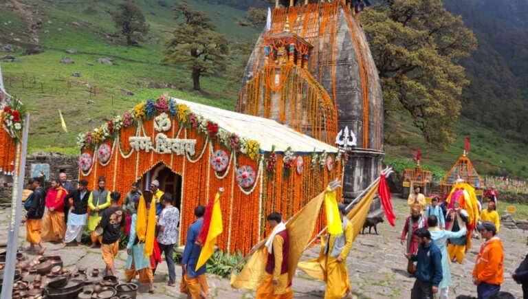 पंच केदारों में द्वितीय केदार के रूप में विश्वविख्यात भगवान मदमहेश्वर के कपाट खुले