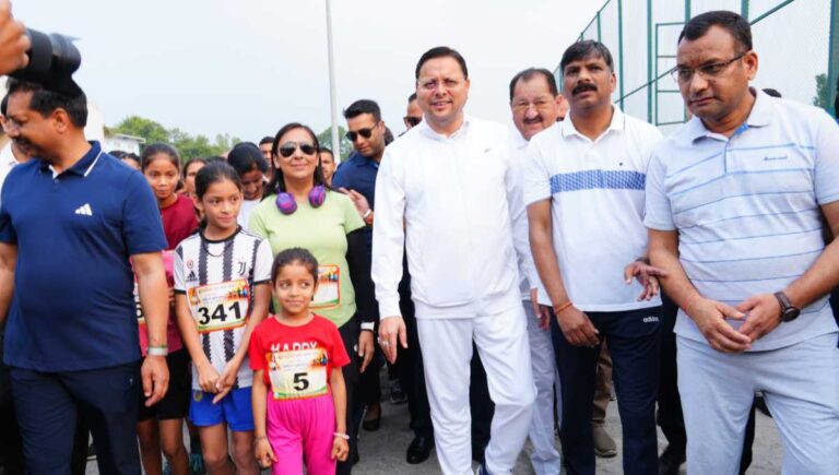 मुख्यमंत्री धामी ने पवेलियन ग्राउण्ड, देहरादून में “अहिल्या स्मृति मैराथन” एक विरासत-एक संकल्प कार्यक्रम में प्रतिभाग किया