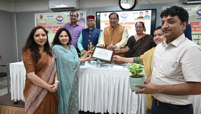 सड़क सुरक्षा को लेकर परिवहन विभाग ने आयोजित किया जन जागरूकता कार्यक्रम