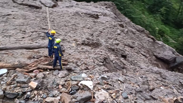 उत्तराखंड के उत्तरकाशी में फटा बादल, 18 किमी दूर मिले 2 मजदूरों के शव, 7 की तलाश