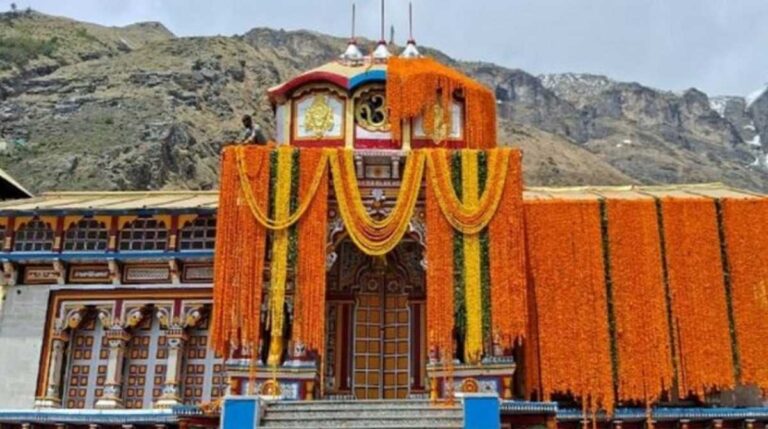 भू वैकुंठ धाम श्री बद्रीनाथ में उमड़ा श्रद्धालुओं का सैलाब