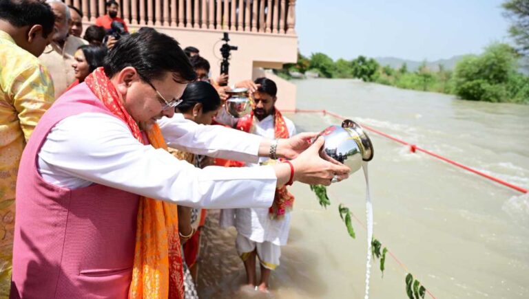 मुख्यमंत्री पुष्कर सिंह धामी ने रविवार को हरिद्वार पहुँचकर वात्सलय गंगा आश्रय का लोकार्पण किया