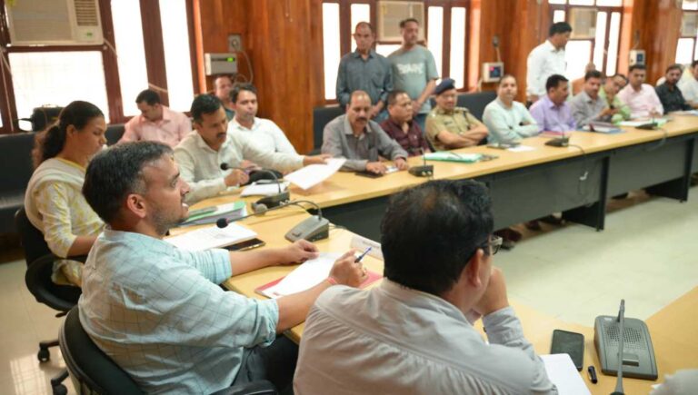 विभिन्न विभागों से संबंधित 17 शिकायत दर्ज, 09 शिकायतों का मौके पर हुआ निस्तारण