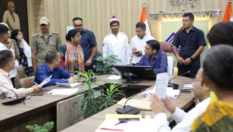 अब एसडीएम व तहसीलदार विकासनगर जनता दर्शन में रहेंगे उपस्थित डीएम ने दिए निर्देश