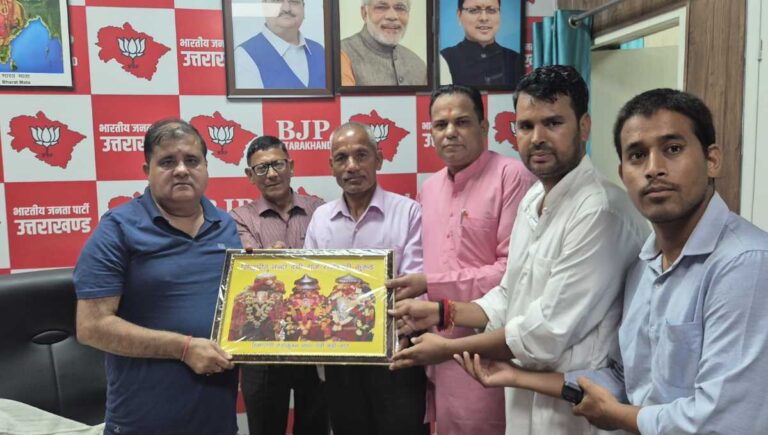 कुरुड़ और देवराड़ा को यात्रा के मानचित्र पर अंकित करें सरकार