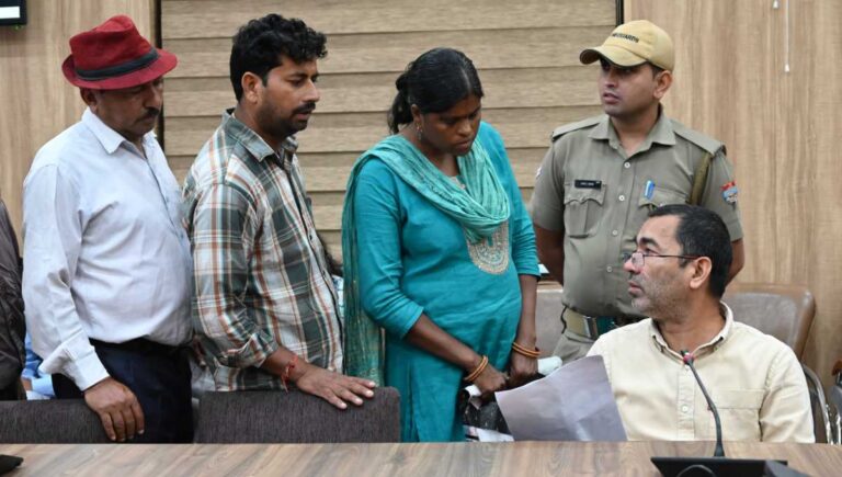 देहरादून: जनता दर्शन कार्यक्रम में 105 शिकायतें प्राप्त हुई