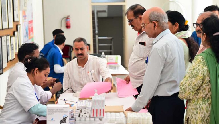 पत्रकारों के लिए मुख्यमंत्री धामी की पहल – देहरादून में विशेष स्वास्थ्य कैम्प का आयोजन