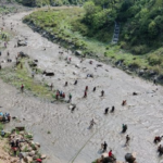 प्रसिद्ध मौण मेला इस साल भी जौनपुर क्षेत्र में पूरे हर्षोल्लास से आयोजित किया गया