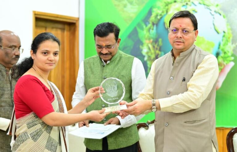 मुख्यमंत्री धामी ने विश्व पर्यावरण दिवस पर पर्यावरण के क्षेत्र में सर्वश्रेष्ठ कार्य करने वाले लोगों को सम्मानित किया