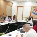 मुख्य सचिव आनन्द बर्द्धन की अध्यक्षता में वाइब्रेंट विलेज योजना से सम्बन्धित बैठक आयोजित हुई