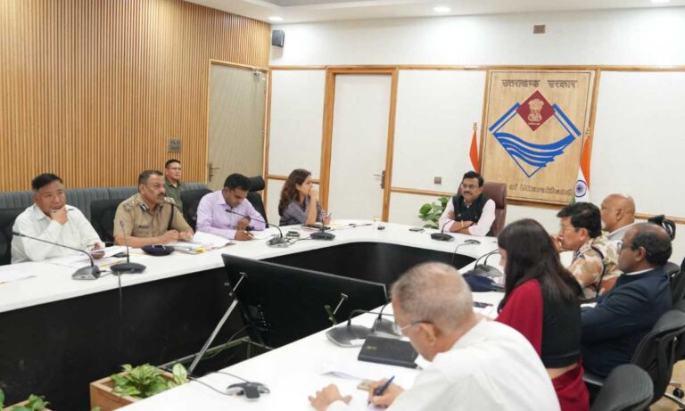 मुख्य सचिव आनन्द बर्द्धन की अध्यक्षता में वाइब्रेंट विलेज योजना से सम्बन्धित बैठक आयोजित हुई