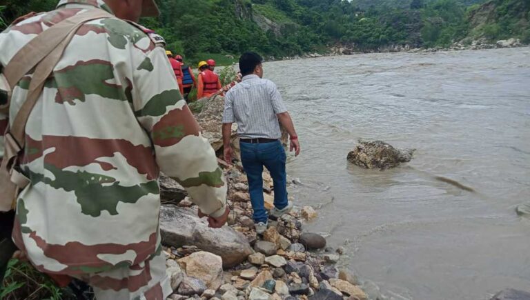 घोलतीर हासदा: श्रीनगर डैम से एक और शव बरामद, मृतकों की संख्या बढ़कर हुई सात, पांच अभी भी लापता