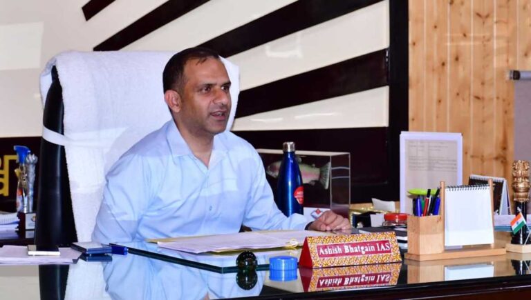 जिलाधिकारी आशीष भटगाई के नेतृत्व में इन गांवों के विस्थापन को मिली स्वीकृति