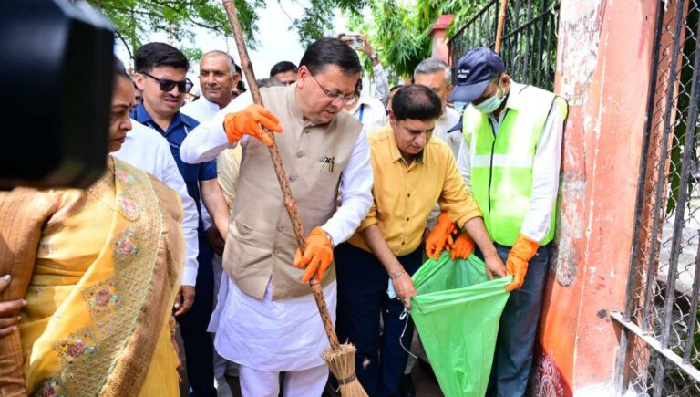 मुख्यमंत्री ने एक पेड़ मॉं के नाम अभियान के तहत किया पौधारोपण