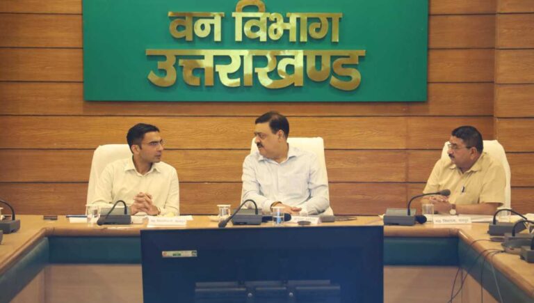 देहरादून शहर के मार्गों पर रोड़ कटिंग कार्यों की समीक्षा बैठक हुई