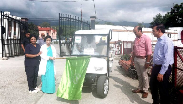 दिव्यांग जनों के लिए एम्स ने शुरू की ई-वाहन सुविधा