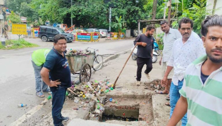 दून अस्पताल, बंजारावाला, व प्रिंस चौक पर जलभराव, सीवर लाईन चोक की शिकायत मिलते ही समाधानः
