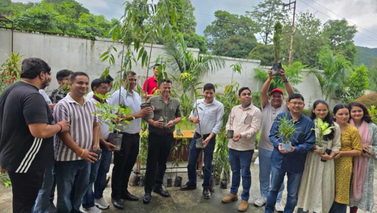 हरेला पर्व पर हरियाली का संकल्प, खाद्य संरक्षा एवं औषधि प्रशासन विभाग उत्तराखंड में किया गया पौधारोपण