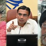 पीड़ित बुजुर्ग सरदार परमजीत सिंह व उनकी पत्नी अमरजीत कौर को मिला न्याय