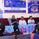 जिलाधिकारी ने जिला महिला चिकित्सालय से किया विशेष टीकाकरण अभियान की शुरुआत