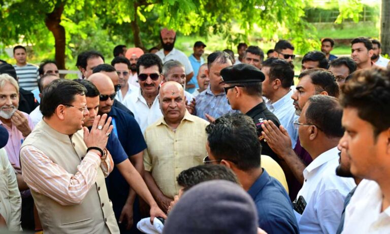 मुख्यमंत्री धामी ने खटीमा क्षेत्र की जनता से मुलाकात की, समस्याएं सुनी