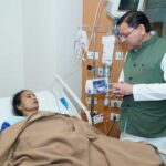 मुख्यमंत्री धामी ने मैक्स अस्पताल, देहरादून में भर्ती पूर्व विधायक श्रीमती मुन्नी देवी शाह की कुशलक्...