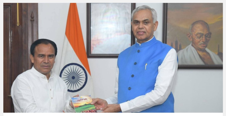 गुजरात के राज्यपाल से मिले,सहकारिता मंत्री, मेलों के शुभारंभ का दिया आमंत्रण