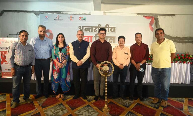 एचआईवी/एड्स जागरूकता में उत्कृष्ट योगदान देने वालों को किया गया सम्मानित