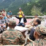 जिलाधिकारी प्रशांत आर्य ने आपदा प्रभावित क्षेत्र धराली का भ्रमण किया