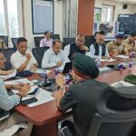 मुख्य सचिव ने एसईओसी से की रेस्क्यू अभियान की समीक्षा