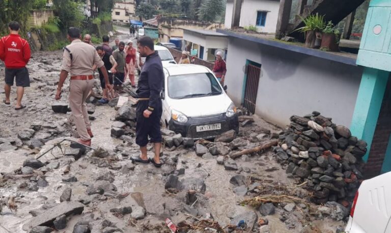 उत्तराखंड में भारी बारिश का दौर जारी, मौसम विभाग ने दी चेतावनी, देहरादून समेत 5 जिलों में स्कूल बंद