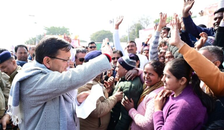 माघ खिचड़ी भोज में शामिल हुए मुख्यमंत्री धामी, खड़ी होली की धुनों पर झूमा टनकपुर…