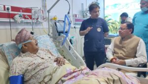 एम्स ऋषिकेश में सतपाल महाराज का हालचाल जानने पहुंचे मुख्यमंत्री धामी…