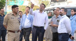 प्रधानमंत्री के प्रस्तावित दौरे से पहले देहरादून में तैयारियां तेज, डीएम ने आशारोड़ी से गढ़ीकैंट तक किया निरीक्षण…