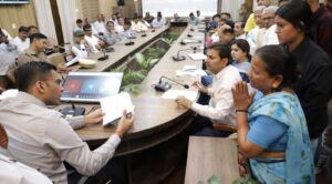 जनता दर्शन में 212 से अधिक शिकायतें डीएम सविन बंसल ने कई मामलों में त्वरित राहत के दिए निर्देश